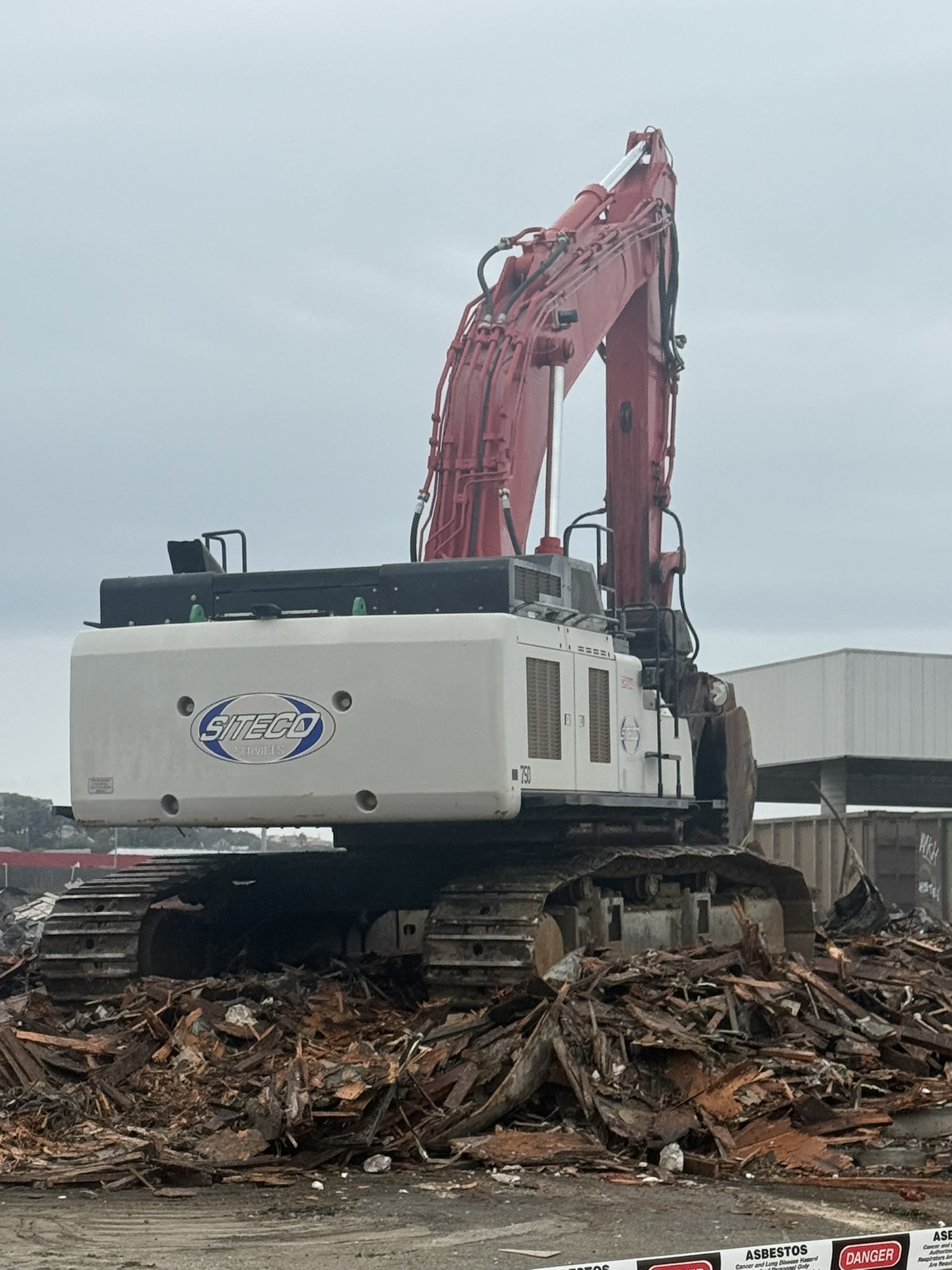Siteco 750 on debris